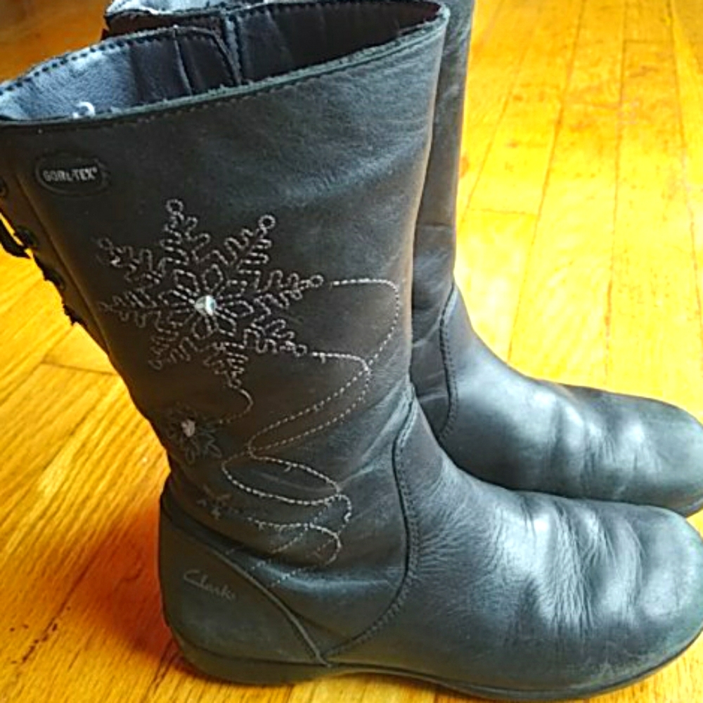 Clarks boots girl size 1.5